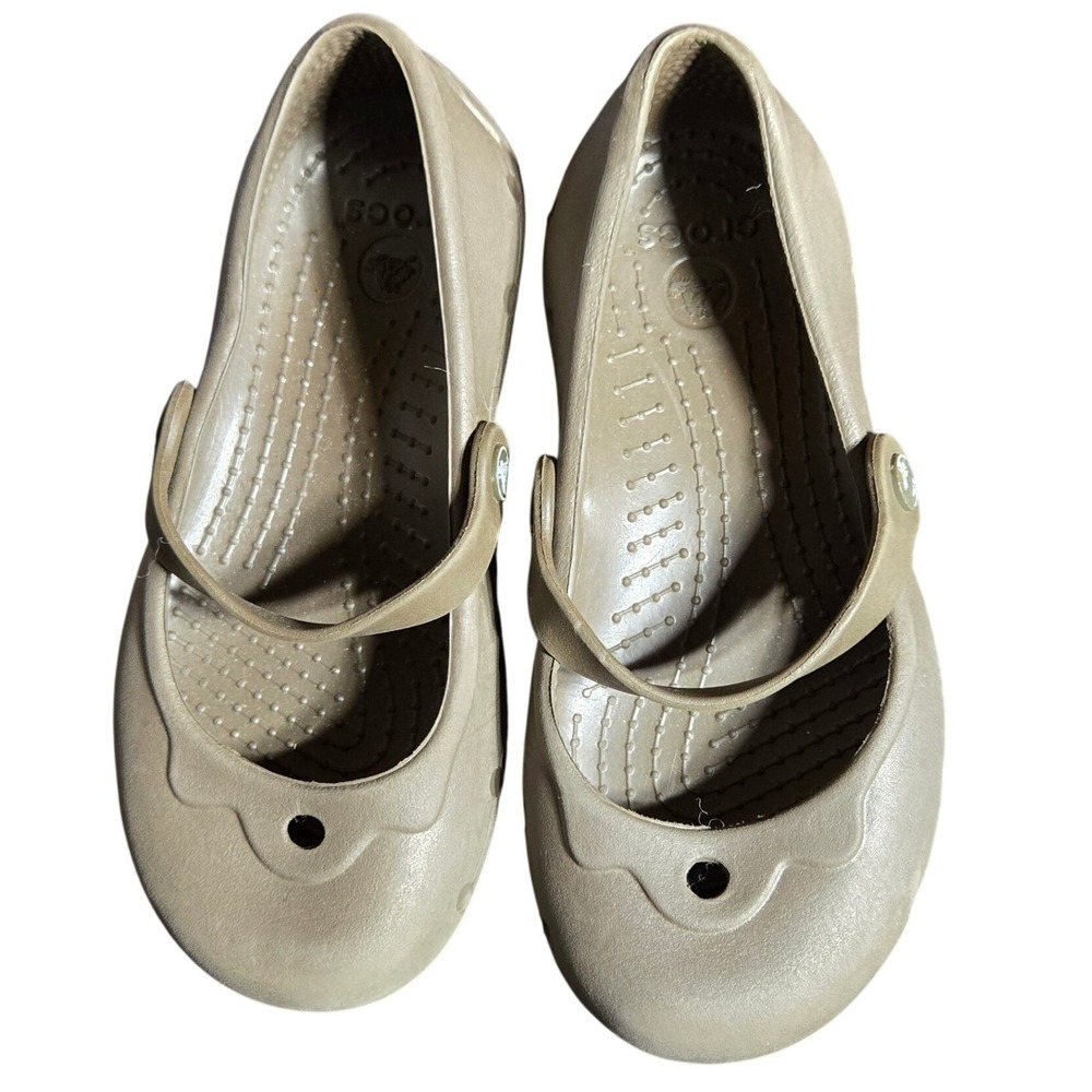 Crocs Girls Brown Mary Jane Flats Shoes 12/13 Scalloped Casual Outdoor Neutral